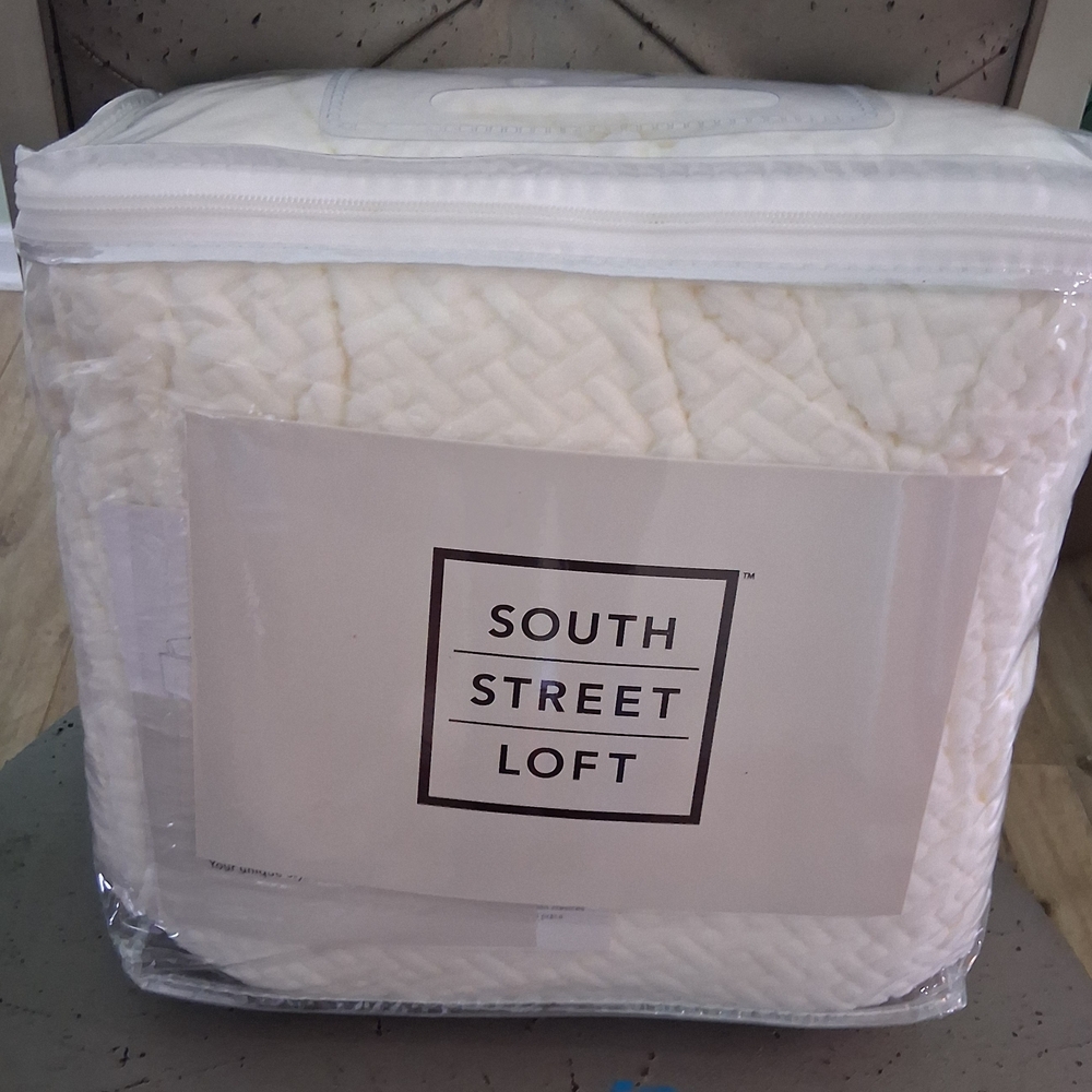 South Street Loft Cream Quilt Set
